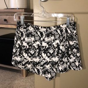 Aqua Houndstooth Skort Size Small